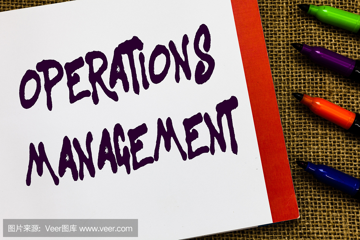 手寫文字操作管理。概念意義確保輸入輸出生產(chǎn)和供應(yīng)打開筆記本頁黃麻背景彩色標(biāo)記表達(dá)想法。